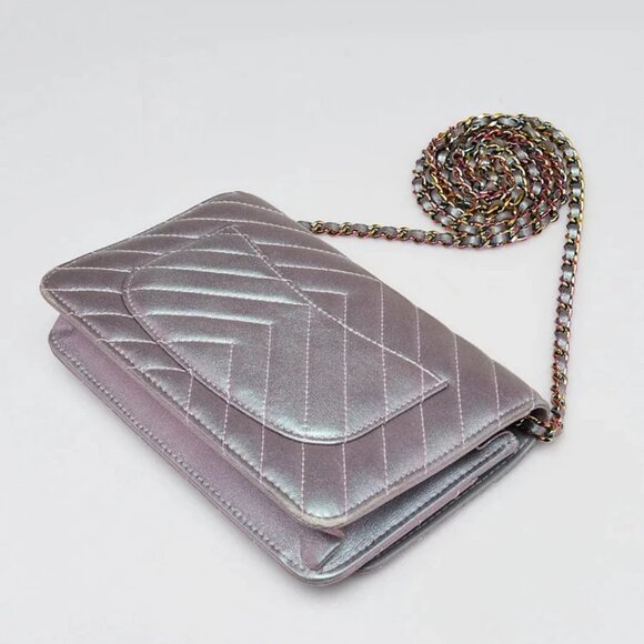 Chanel Purple Iridescent Quilted Lambskin Leather Reissue WOC Clutch Bag - Picture 2 of 10